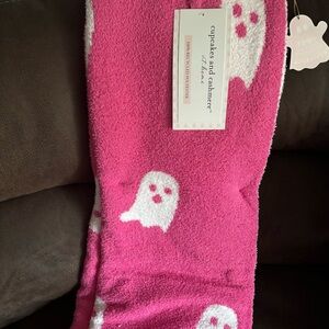 COPY - Viral hot pink ghost blanket 🩷👻 cupcakes and cashmere brand. NWT.